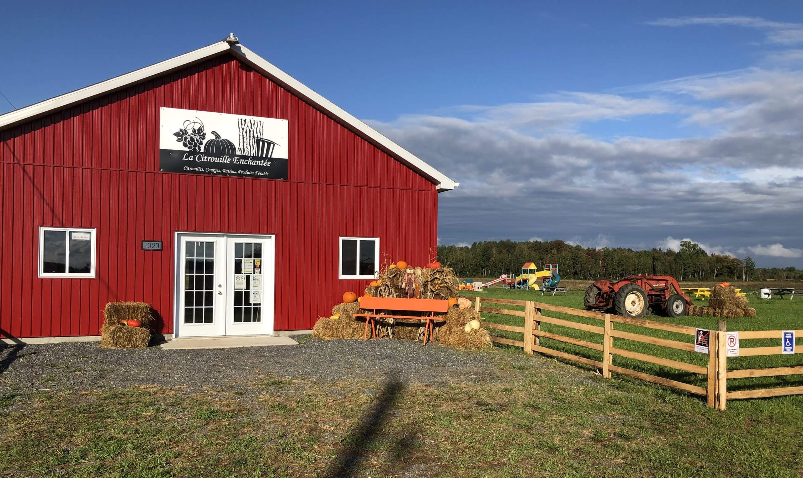 Ferme de La Citrouille Enchantée vue de l'extérieur.